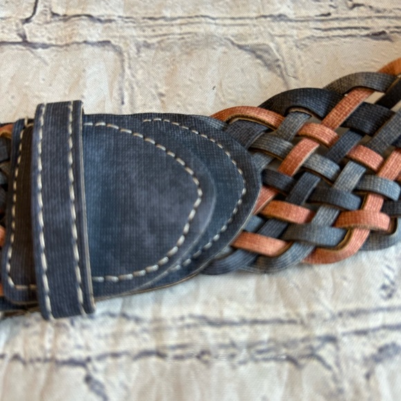 FAUX DENIM LOOK WOVEN WOMENS TWO TONE BELT SILVER TONE BUCKLE SIZE 13 - Picture 9 of 10